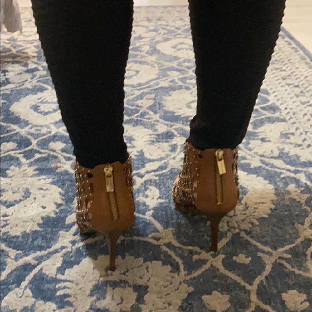 Heels - Picture 4 of 8
